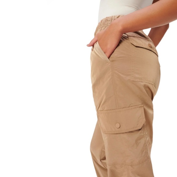 Good American Essential Shine Boyfriend Cargo Pants Putty Size 1 Small High Rise - Picture 7 of 11